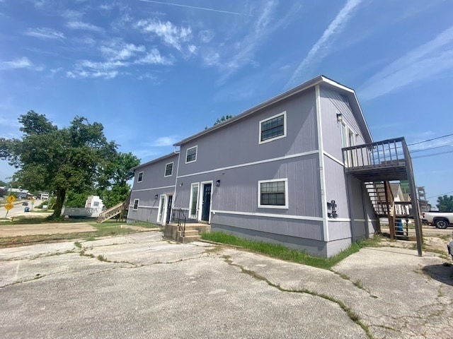 Building Photo - 428 SE G St Unit 3
