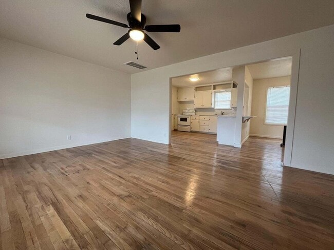 Photo - 2608 42nd St