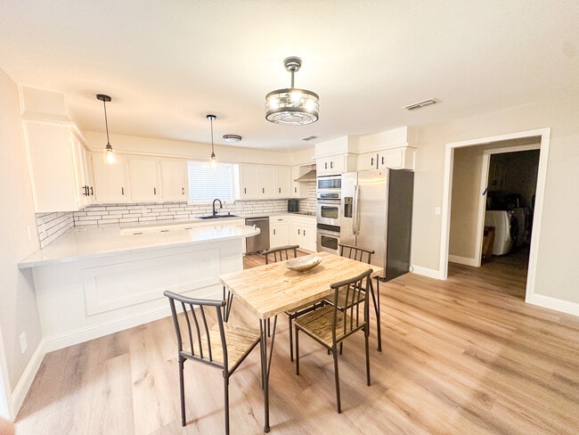 Photo - 5712 73rd St