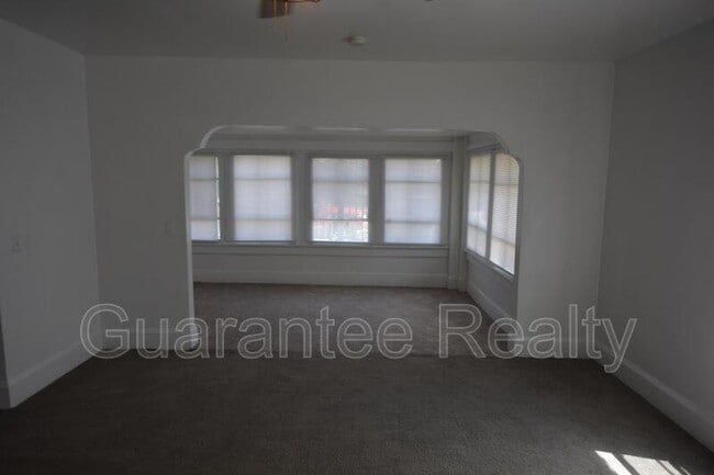 Photo - 811 E Main St