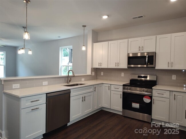 Photo - 811 Justice Ave