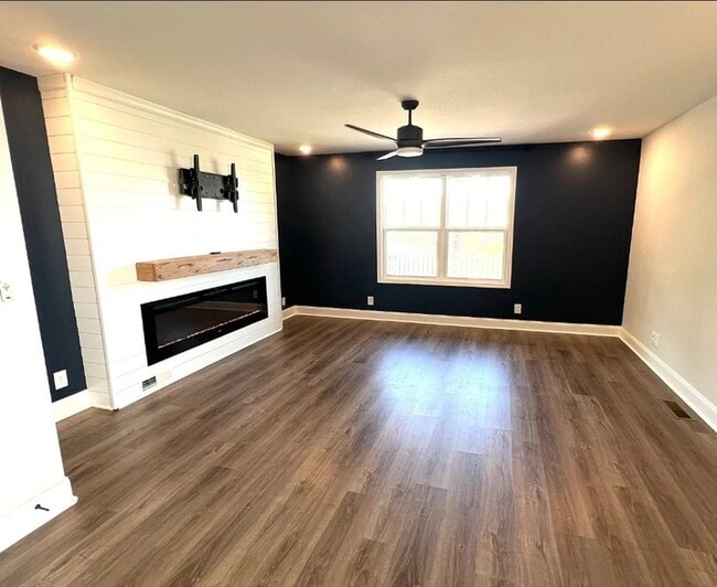 Building Photo - 64 W High St