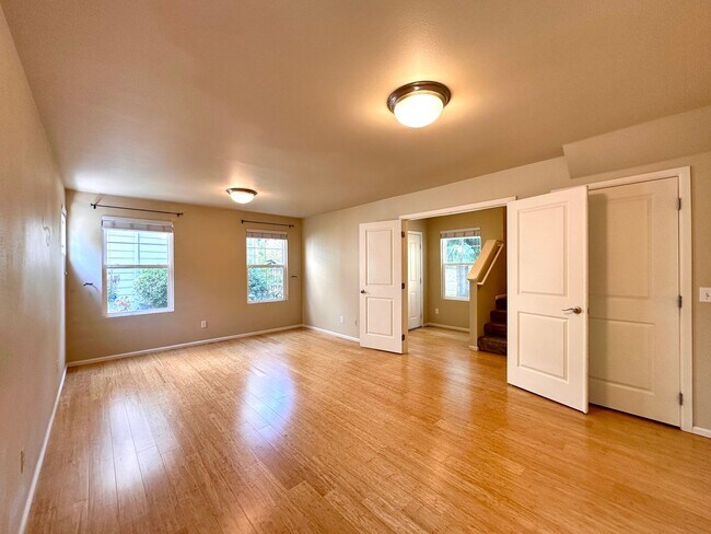 Photo - 3bd/2.5ba Sammamish Townhouse