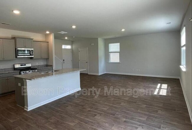 Photo - 448 Cedarview Rd