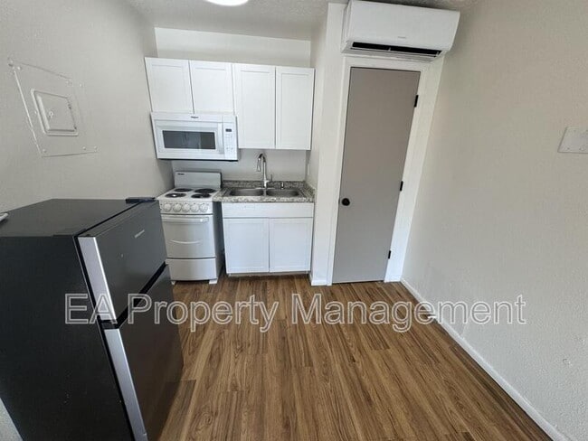 Photo - 1320 Dr Martin Luther King Jr Ave NE