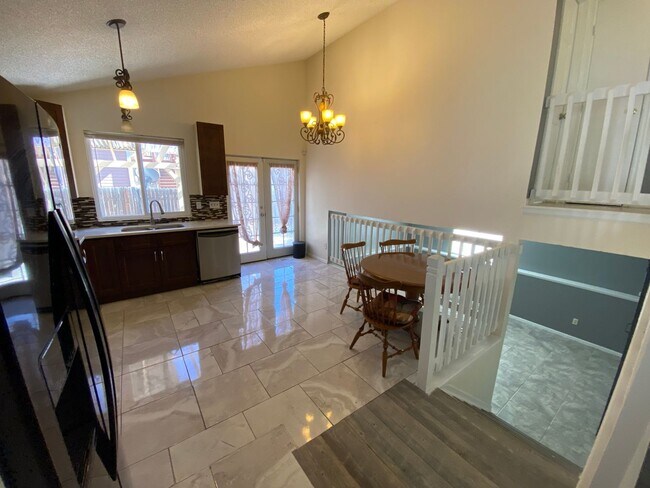 18983 E Mercer Dr