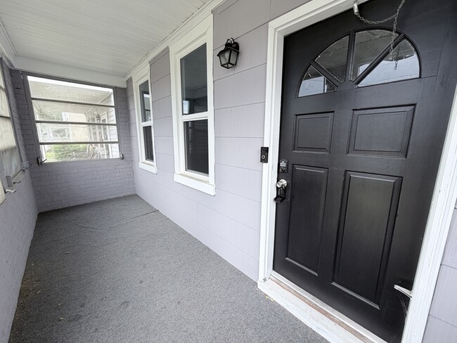 Photo - 714 B St