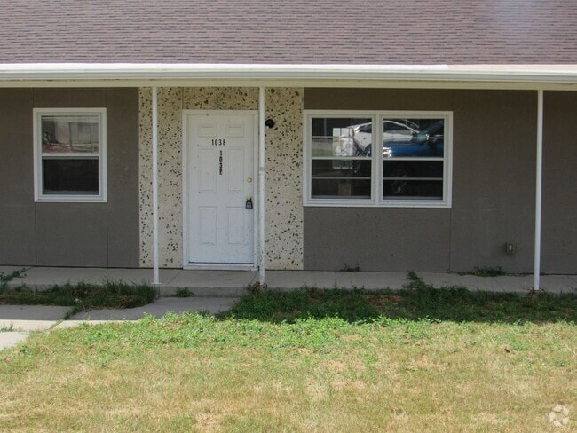 Building Photo - Updated 2 bedroom Unit 1038 S. Wisconsin Ave. Rental