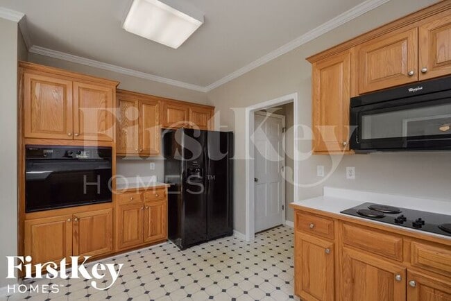 Photo - 1715 Foxwood Glen SE