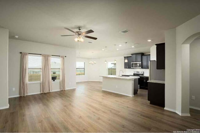 Photo - 2402 Corradino St