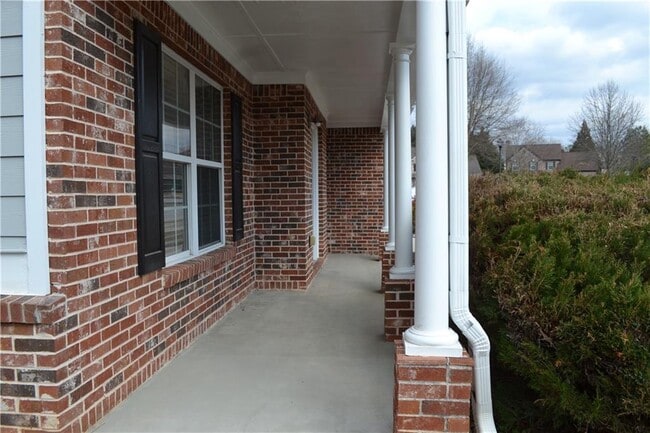 Photo - 3040 Battlement Cir SW