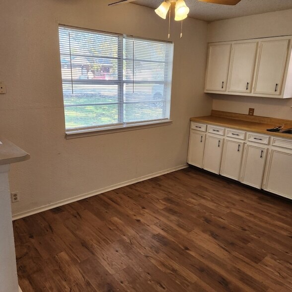 Photo - 402 E Hinton St