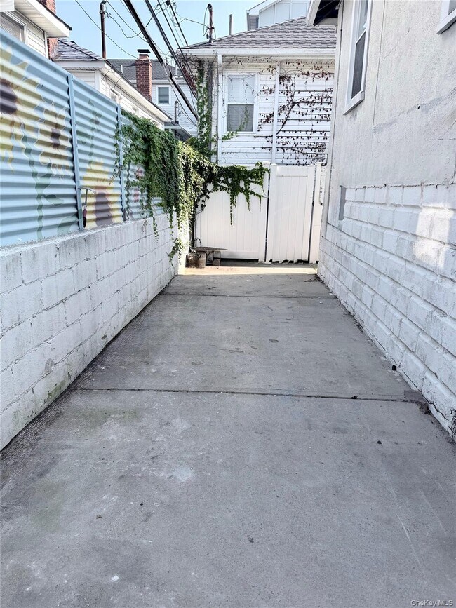 88 Florida St