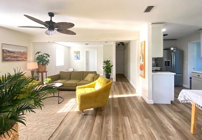 Photo - 3/2 Beachside Bungalow with Garage!