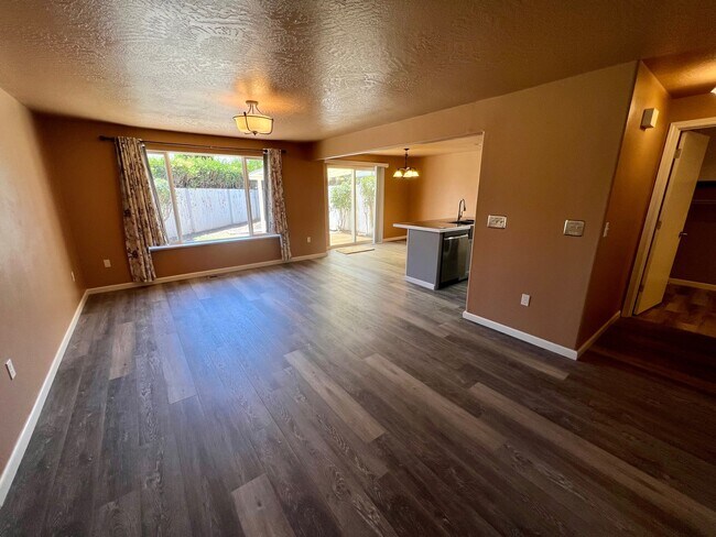 Photo - 943 Glengrove Ave House