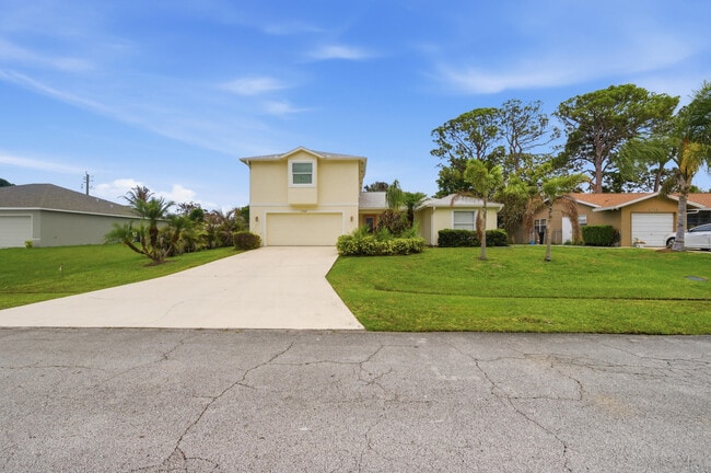 Building Photo - 1707 SE Manth Ln