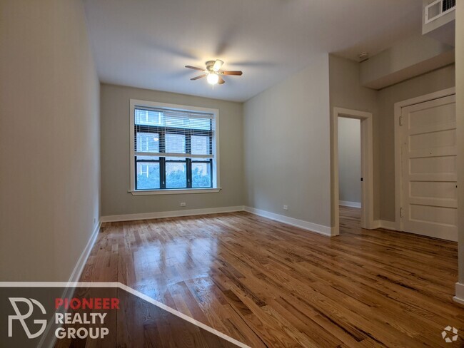 Building Photo - 635 W Oakdale Ave Unit 647-1 Rental