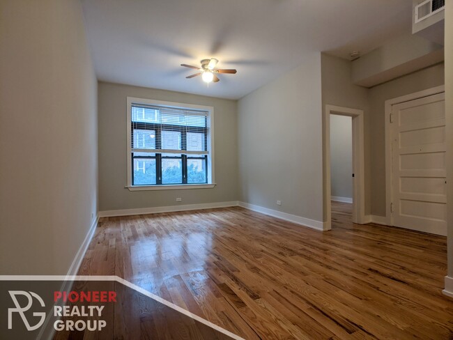 Photo - 635 W Oakdale Ave Apartments Unit 647-1