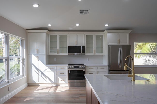 Photo - 1605 S Club Dr