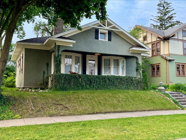 Building Photo - 904 E Washington St Rental