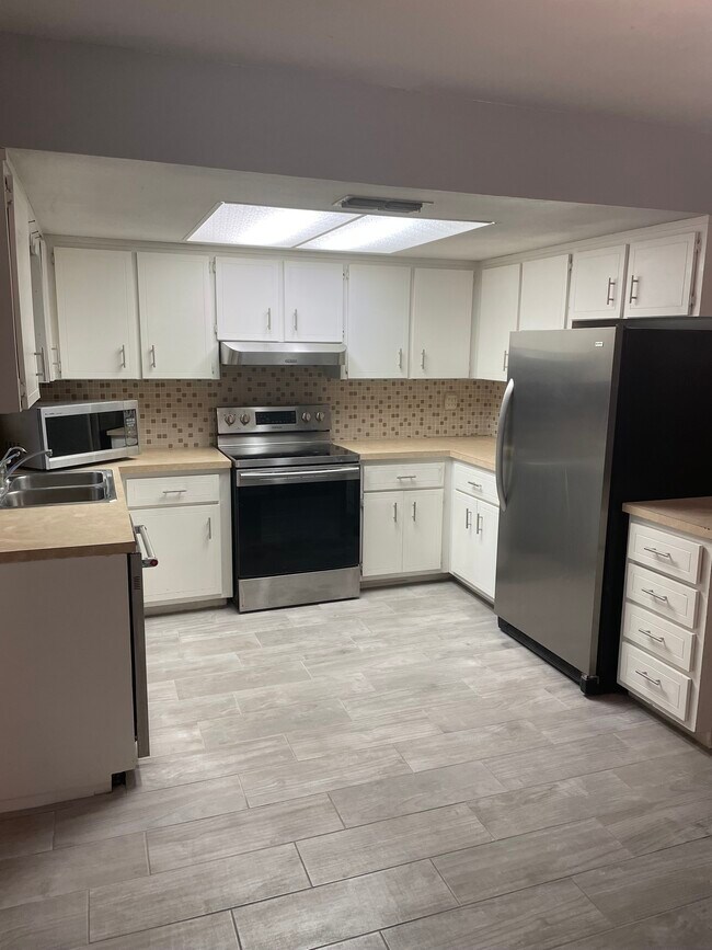 Photo - 8049 Simmons St
