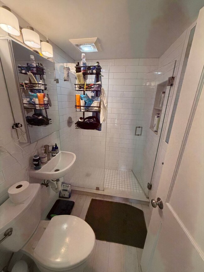 Photo - TWO BED on Green Line B // Comm & Sutherland