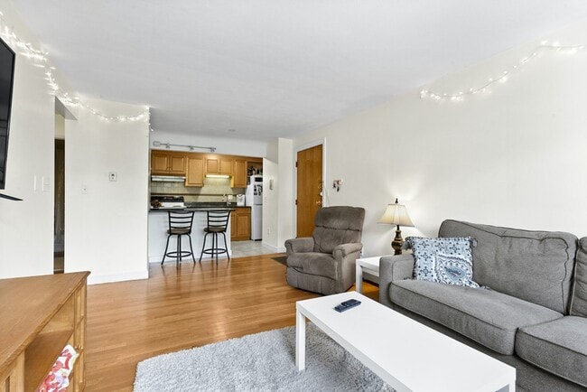 Building Photo - 10 Commonwealth Ct Unit 10-8