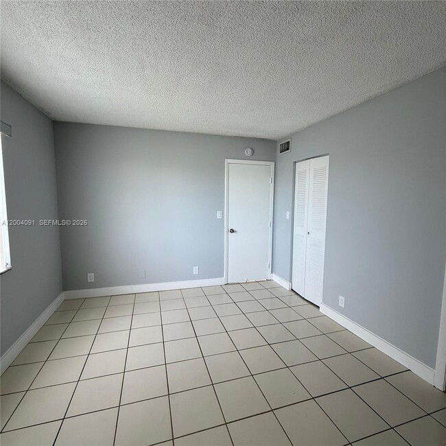 Photo - 8710 N Sherman Cir Unit 305