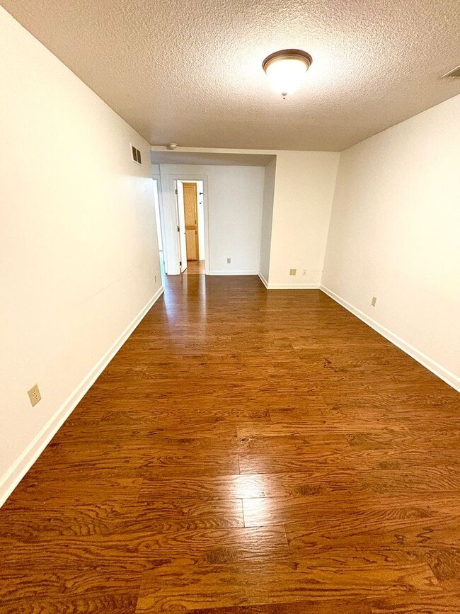 Photo - 5-Campbell Unit 538-2