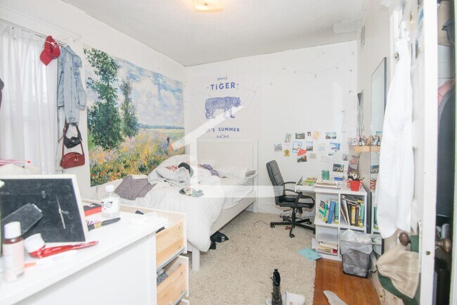 Photo - Huge 4 bed 2 bath near BU and the Green Line.