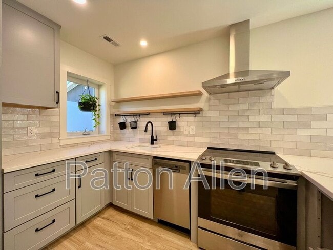 Photo - 106 Durham Pl