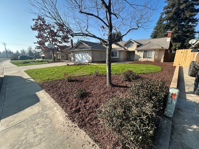 Building Photo - 6010 W Cambridge Ave