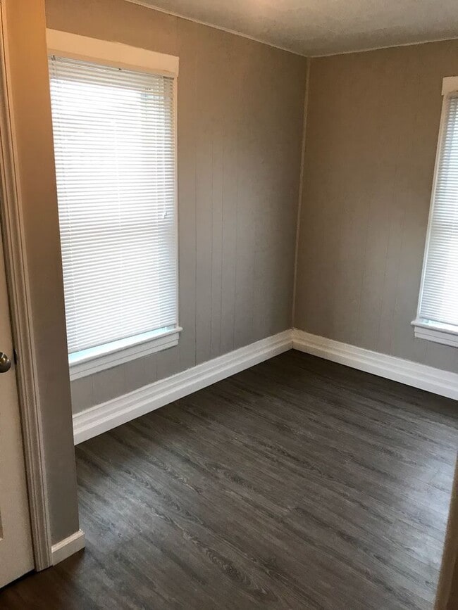 Photo - 1462-1464 Logan Avenue Unit 1462