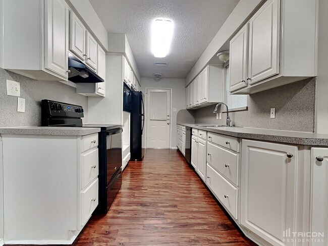 Photo - 1916 Tracey Cir