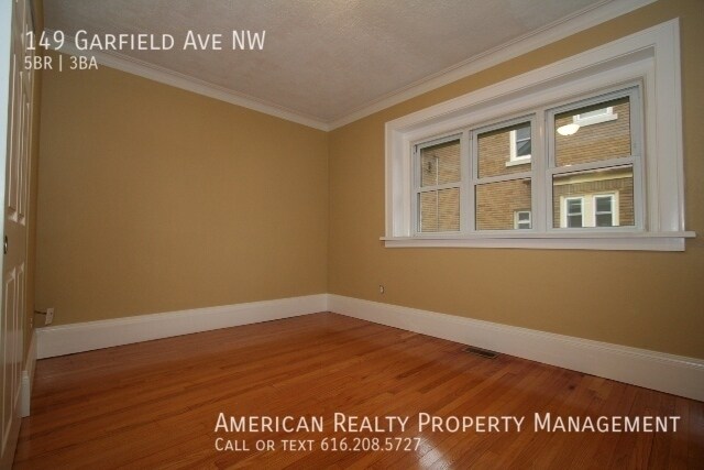 Photo - 149 Garfield Ave NW