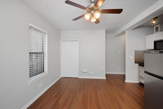 Photo - 1140 N La Salle Dr