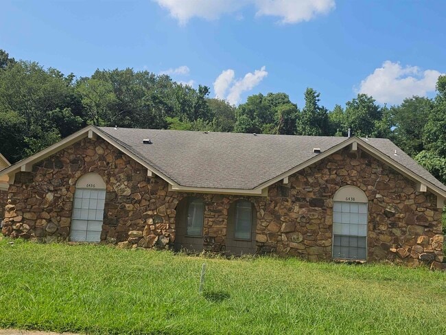 Building Photo - 6436 Oak Park Dr Rental