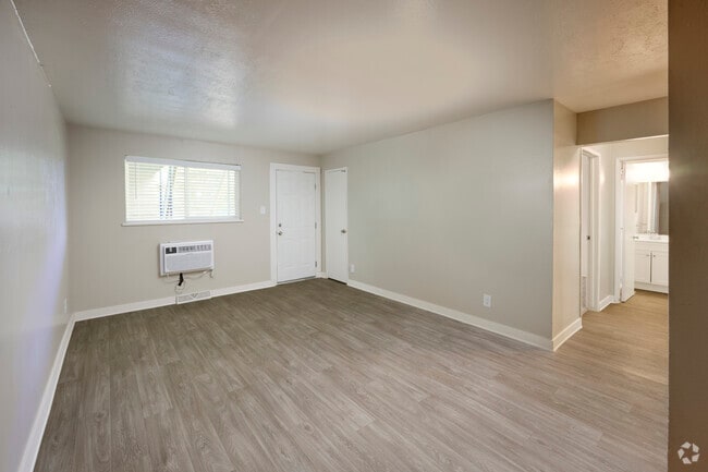 Building Photo - Eagle Crest Rental