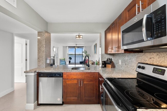 Photo - 111 Lake Emerald Dr Unit 401