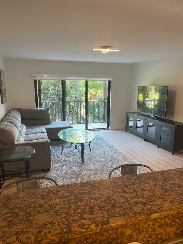 Photo - 2691 Albatross Rd N