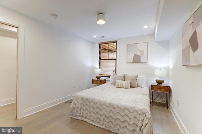 Building Photo - 4627 43rd Pl NW Unit 2