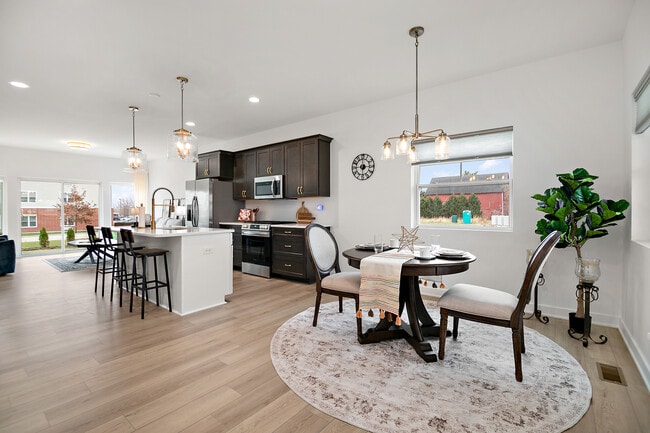 Photo - 2037 Isabella Ln