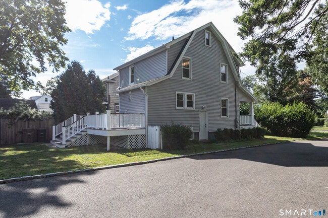 125 Oaklawn Ave
