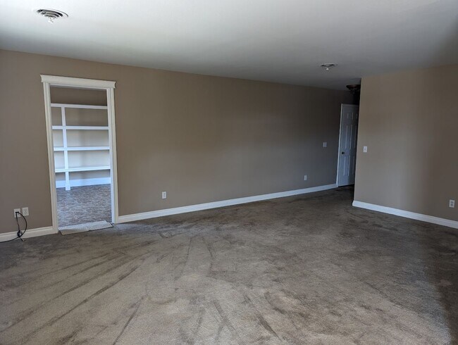 Photo - Attractive 3 bedroom 2 bath Condo in Wonderful Quiet Lewiston Neighborhood