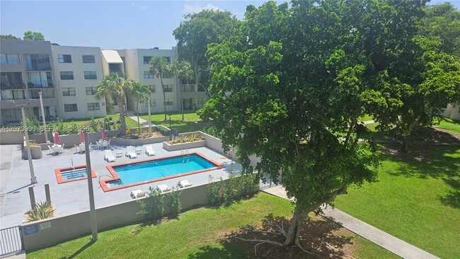 Building Photo - 8000 SW 149th Ave Unit A411