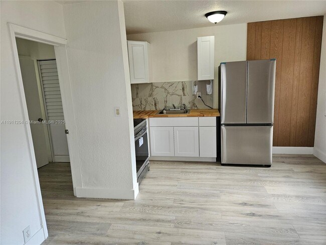 Photo - 118 NW 8th Ave Unit A