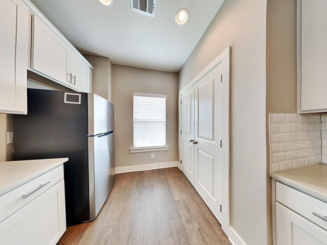 Photo - 6256 Hillandale Dr