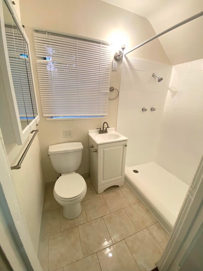 Photo - 7284 Fountain Ave