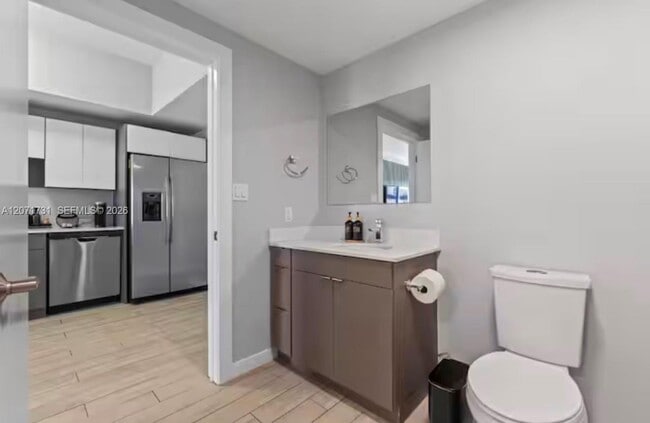 Photo - 321 NE 26th St Unit 811