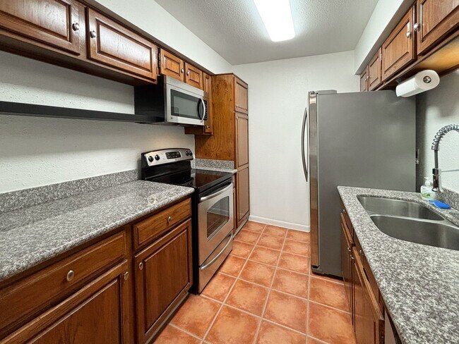 Building Photo - 1860 White Oak Dr Unit 323 Rental